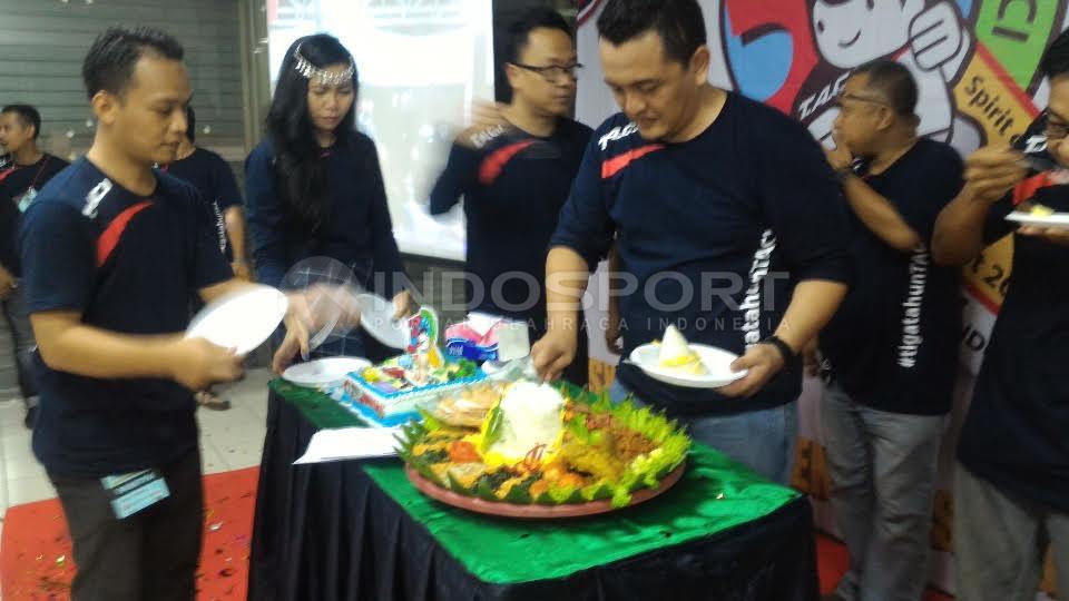 Ketua%20Umum%20TACI%2C%20Rizaldo%20Rizal%20memotong%20tumpeng%20perayaan%20HUT%20ke-3%20TACI.